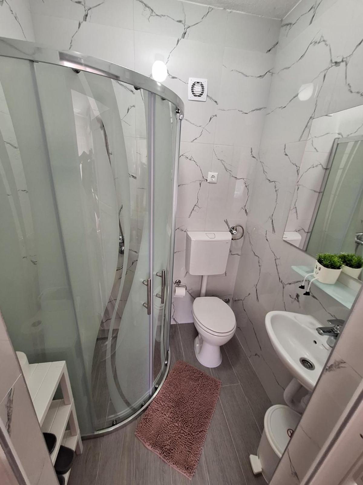Sobe-Apartmani Modrica Eksteriør billede